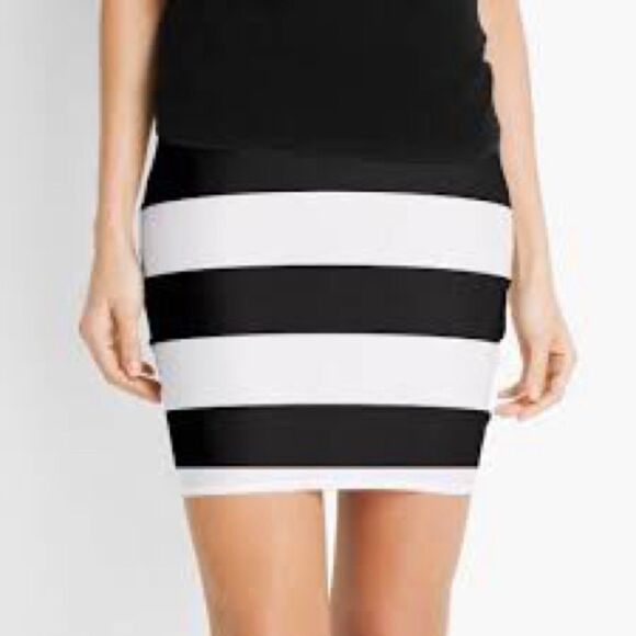 NWT Black & White M Horizontal Thick Stripes Stretchy Mini Skirt - Picture 1 of 9